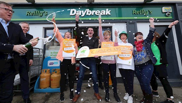 Największą wygraną w historii irlandzkiej loterii odbierze rodzina