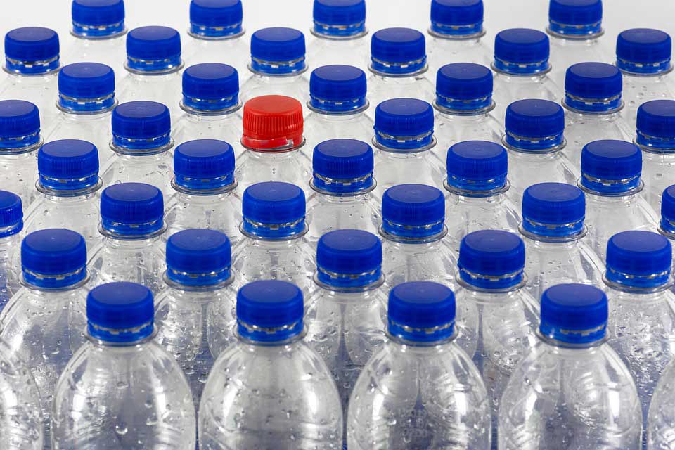 Kolejne marki wody wycofane ze sprzedaży w całej Irlandii