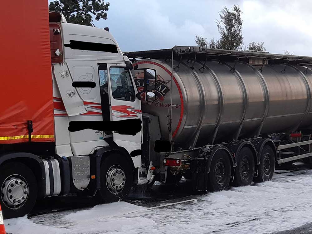 Tysiące litrów ginu rozlane na autostradzie M6