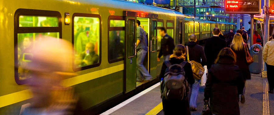 Chaos na stacji kolejowej w Galway – opóźnione i odwołane pociągi