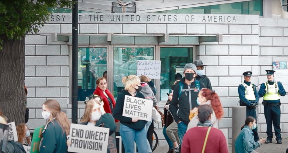 Setki demonstrantów na manifestacji Black Lives Matter na Eyre Square